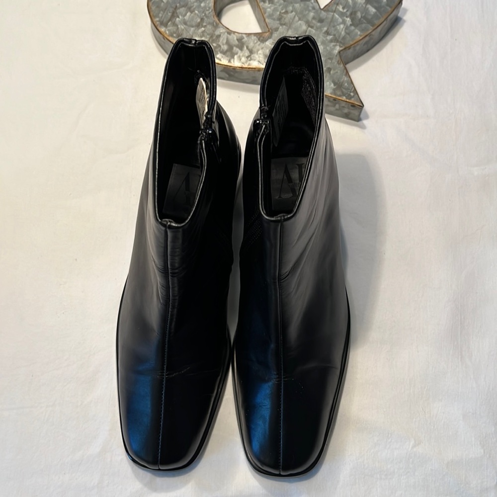 Valenci Leather Three Inch Block Heel Ankle Boots Sz 9.5